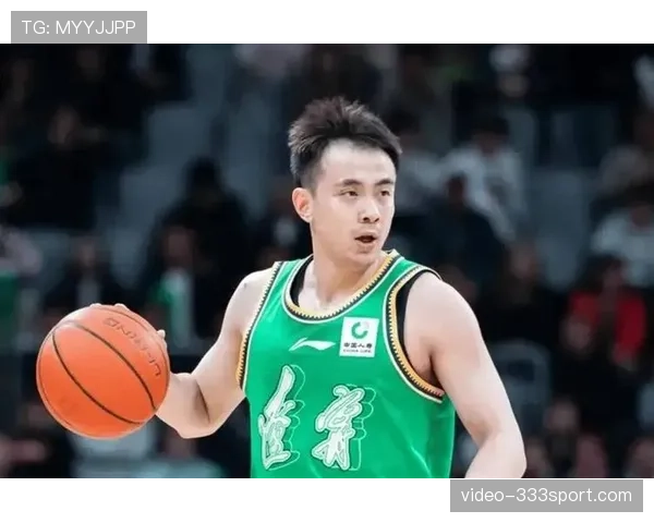 赵继伟拎外卖那一幕,手腕上的表把外卖都抢镜了 赵继伟拎外卖那一幕,手腕上的表把外卖都抢镜了